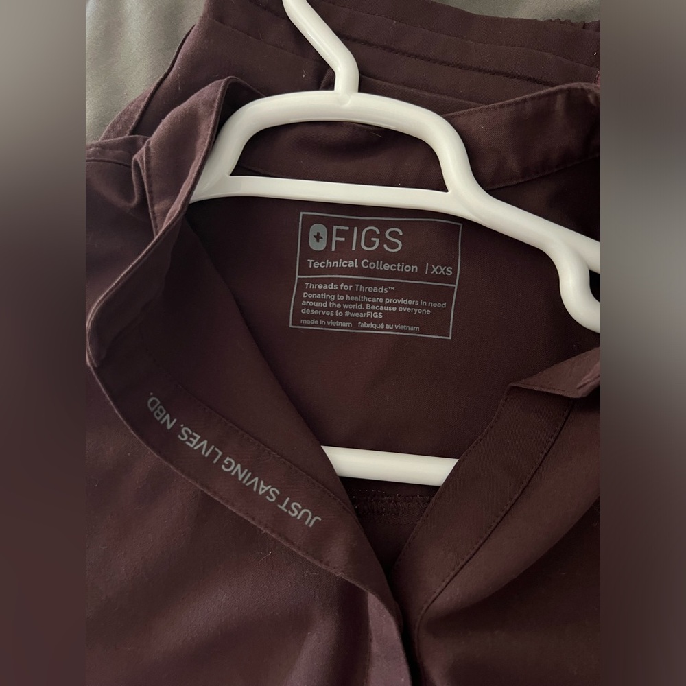 Figs scrub set. Espresso color